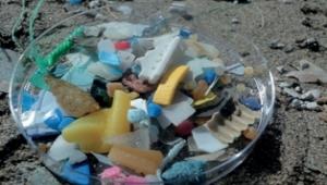 Un mare mediterraneo di plastica