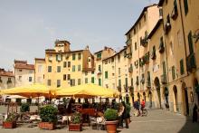 Lucca, a scuola s'impara la raccolta differenziata giocando a carte