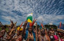Brasile: indigeni protestano in massa contro l'attacco ai loro diritti territoriali